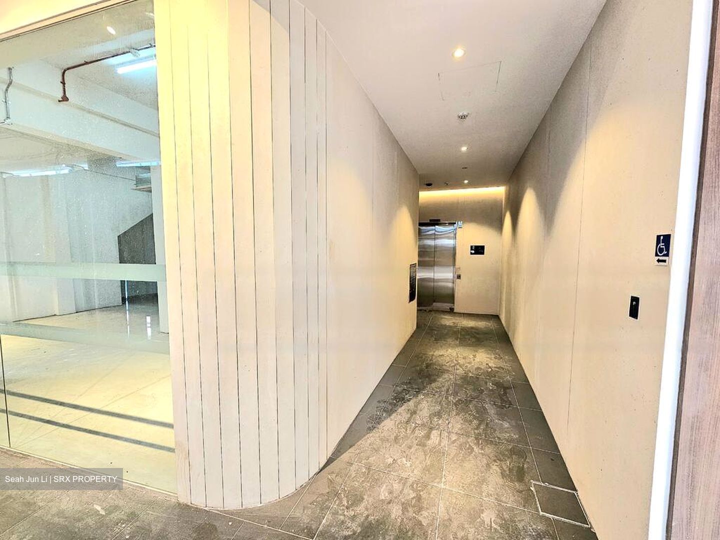 North Canal Road (D1), Retail #490457301